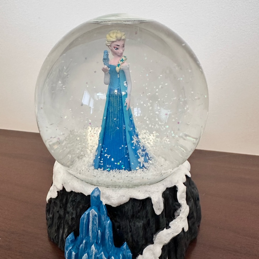 Disney Elsa Frozen Snowglobe Department 56
